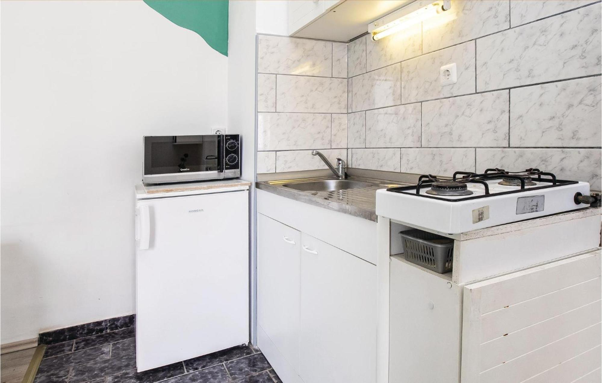 Cozy Apartment In Split With Kitchenette Exteriör bild