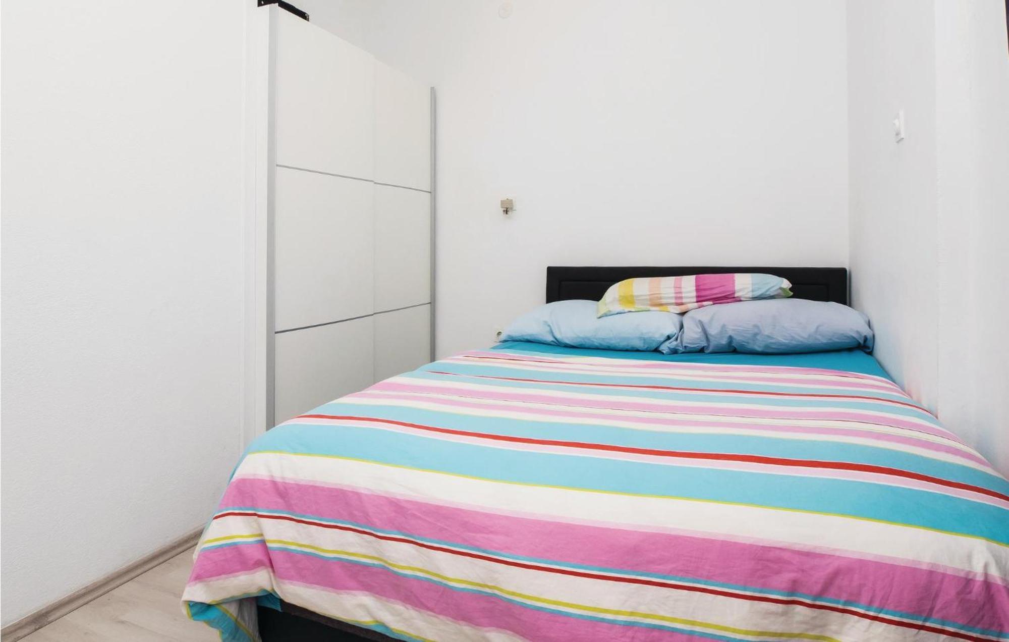 Cozy Apartment In Split With Kitchenette Exteriör bild
