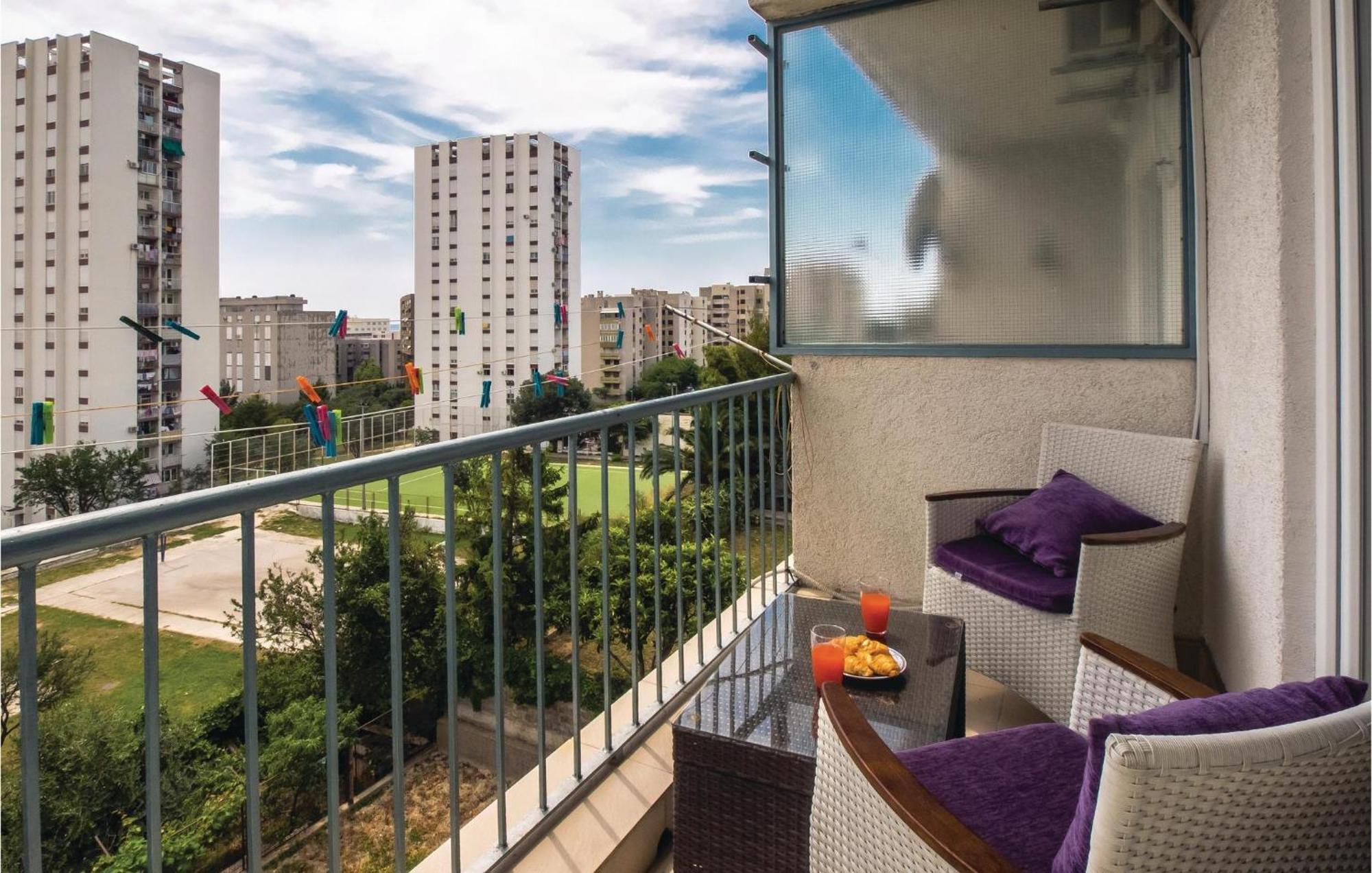 Cozy Apartment In Split With Kitchenette Exteriör bild